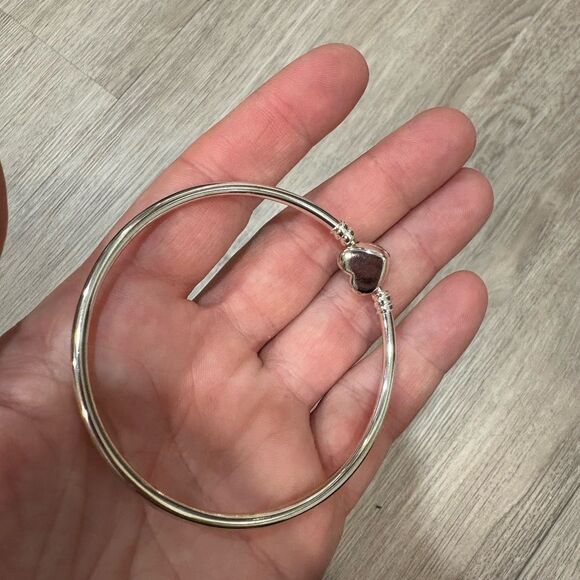 Pandora Moments Heart & Butterfly Bangle Bracelet White Silver NEW - Picture 3 of 6